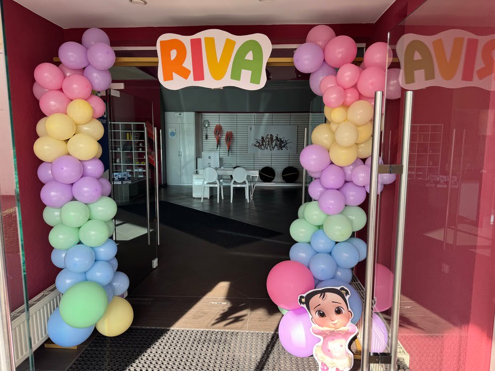 Bunter Luftballon-Torbogen zum Kindergeburtstag im Sportcentrum Nürnberg