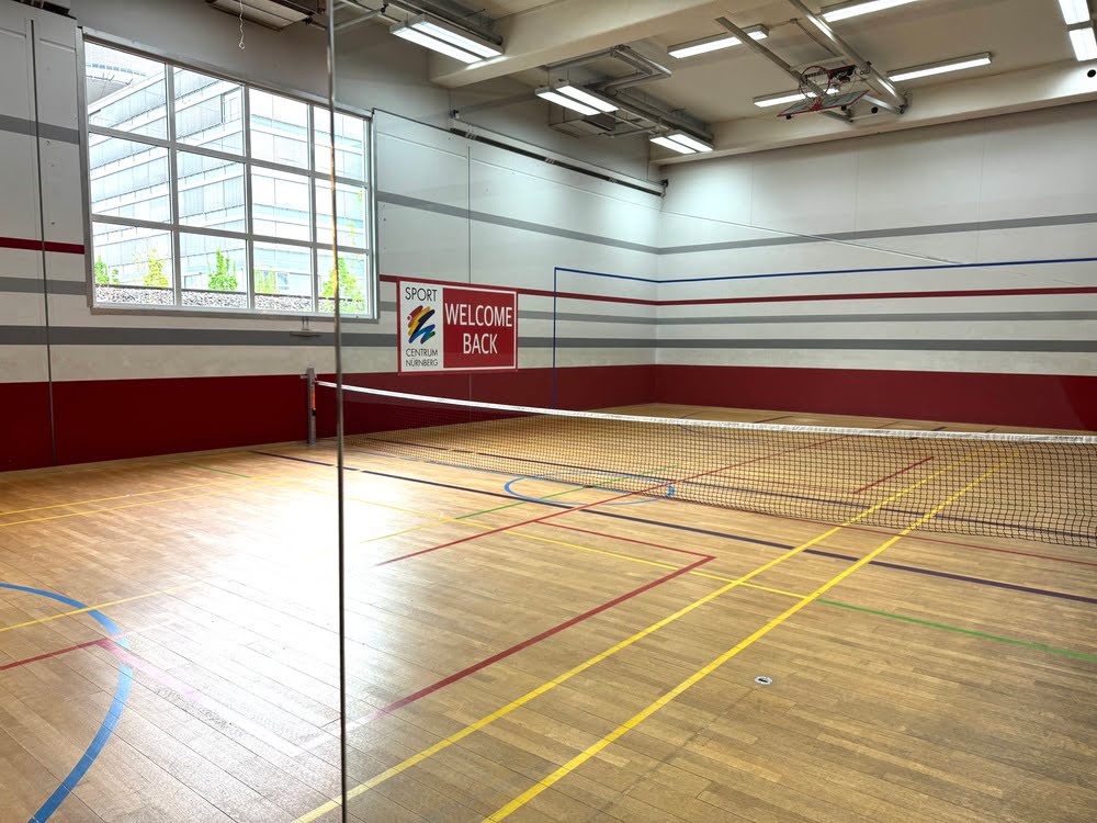 Padel Tennis-Feld im Game Court im Sportcentrum Nürnberg
