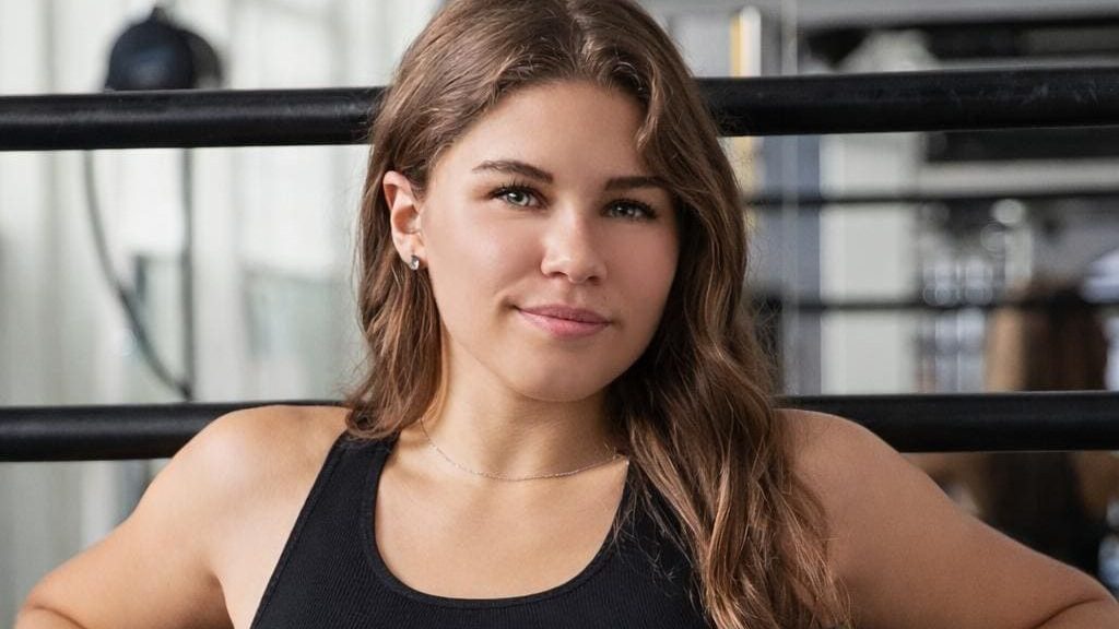 Personal Trainerin des Sportcentrum Nürnberg lächelt in die Kamera